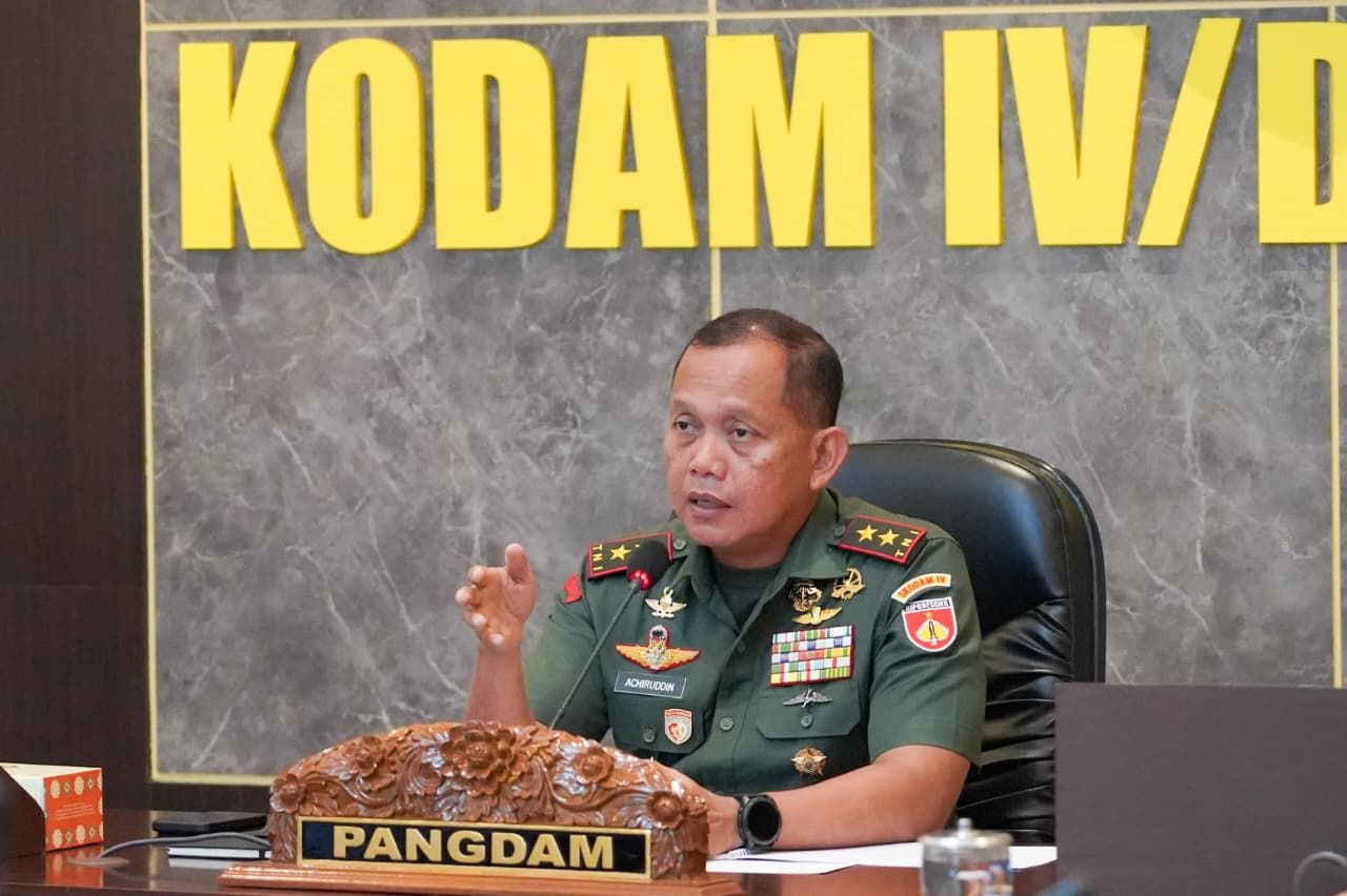 Pangdam IV/Diponegoro Mayjen TNI Achiruddin, S.E., M.Han. mengikuti video conference (vicon) bersama Panglima TNI Jenderal TNI Agus Subiyanto, S.E., M.Si. 