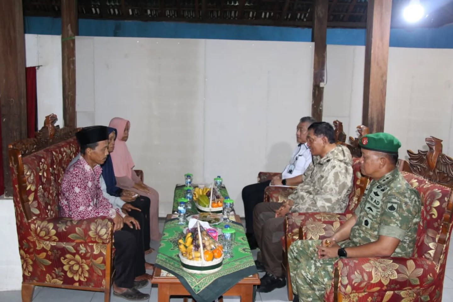Pangdam IV/Diponegoro Dampingi Menteri Pertahanan RI Takziah ke rumah Alm. Kopda (Anumerta) Amin Nurohman