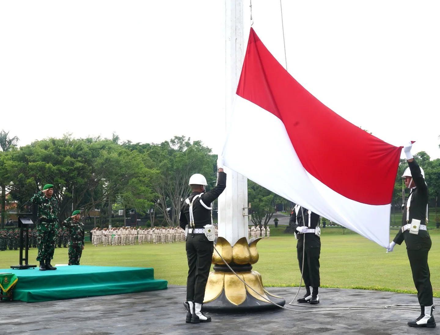 Mengawali Pekan dengan Semangat Pengabdian dan Disiplin Prajurit