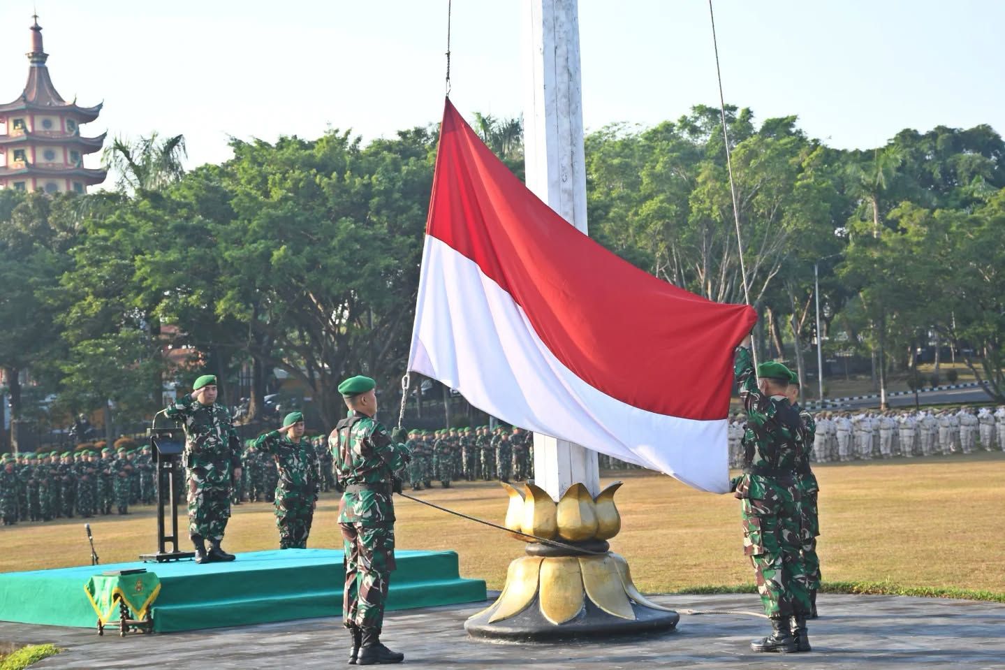 Pimpin Upacara 17-an, Kasdam IV/Diponegoro Bacakan Amanat Kasad dan Serahkan Penghargaan Atlet PSM