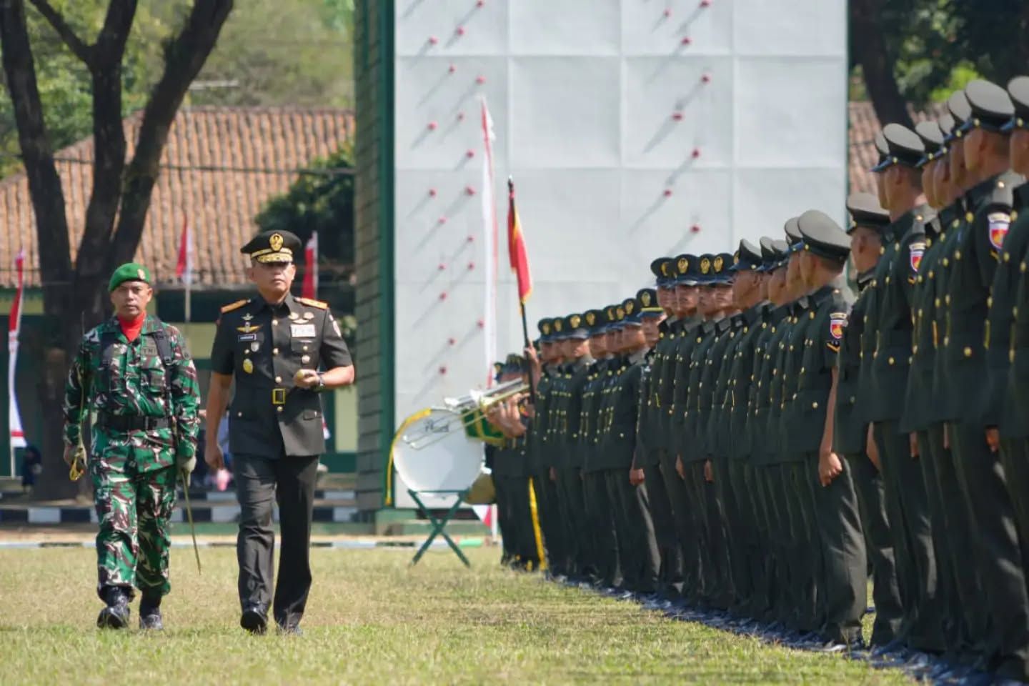 Tutup Dikmaba Infanteri TNI AD Gelombang II TA 2026, Pangdam IV/Diponegoro Tekankan Profesionalisme dan Pengabdian