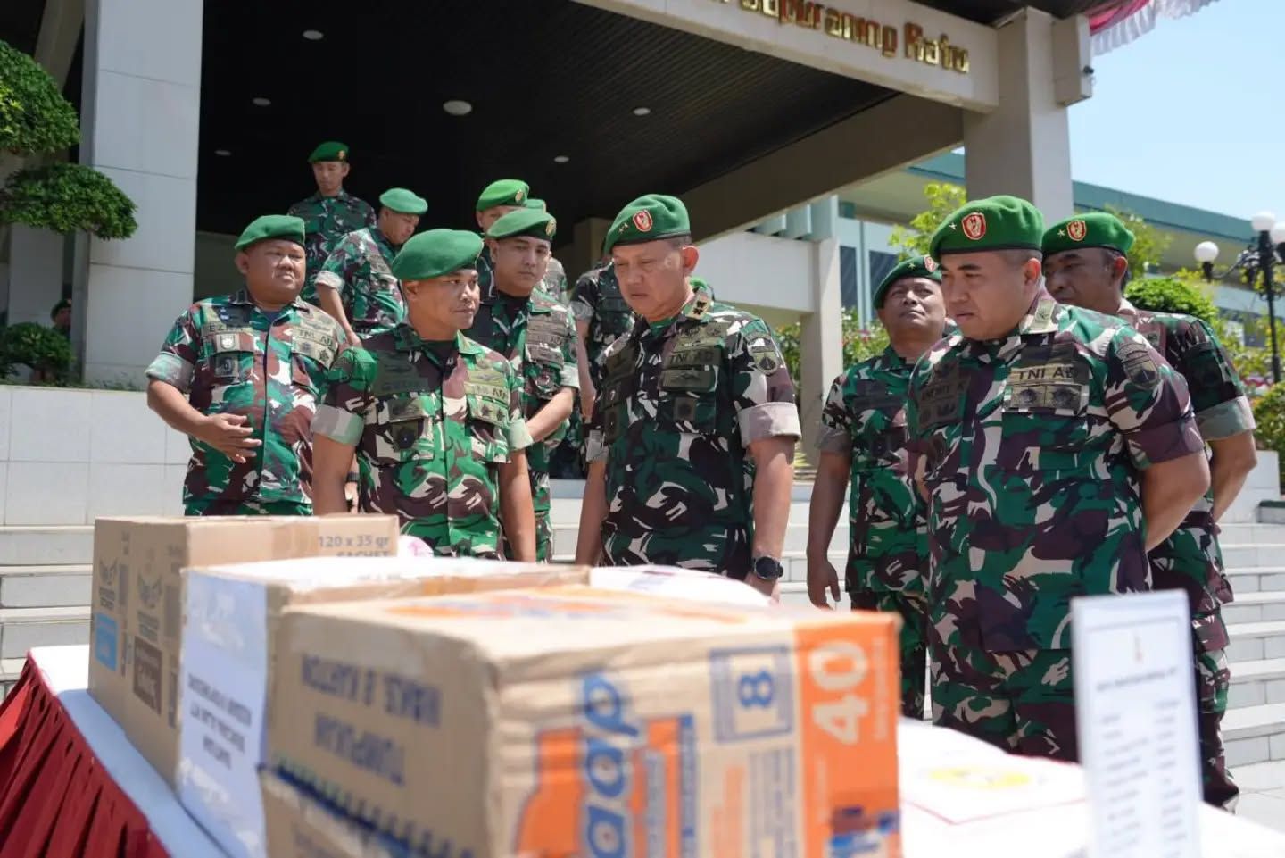 Pangdam IV/Diponegoro Pimpin Pemberangkatan Bantuan Kemanusiaan untuk Korban Gempa NTT
