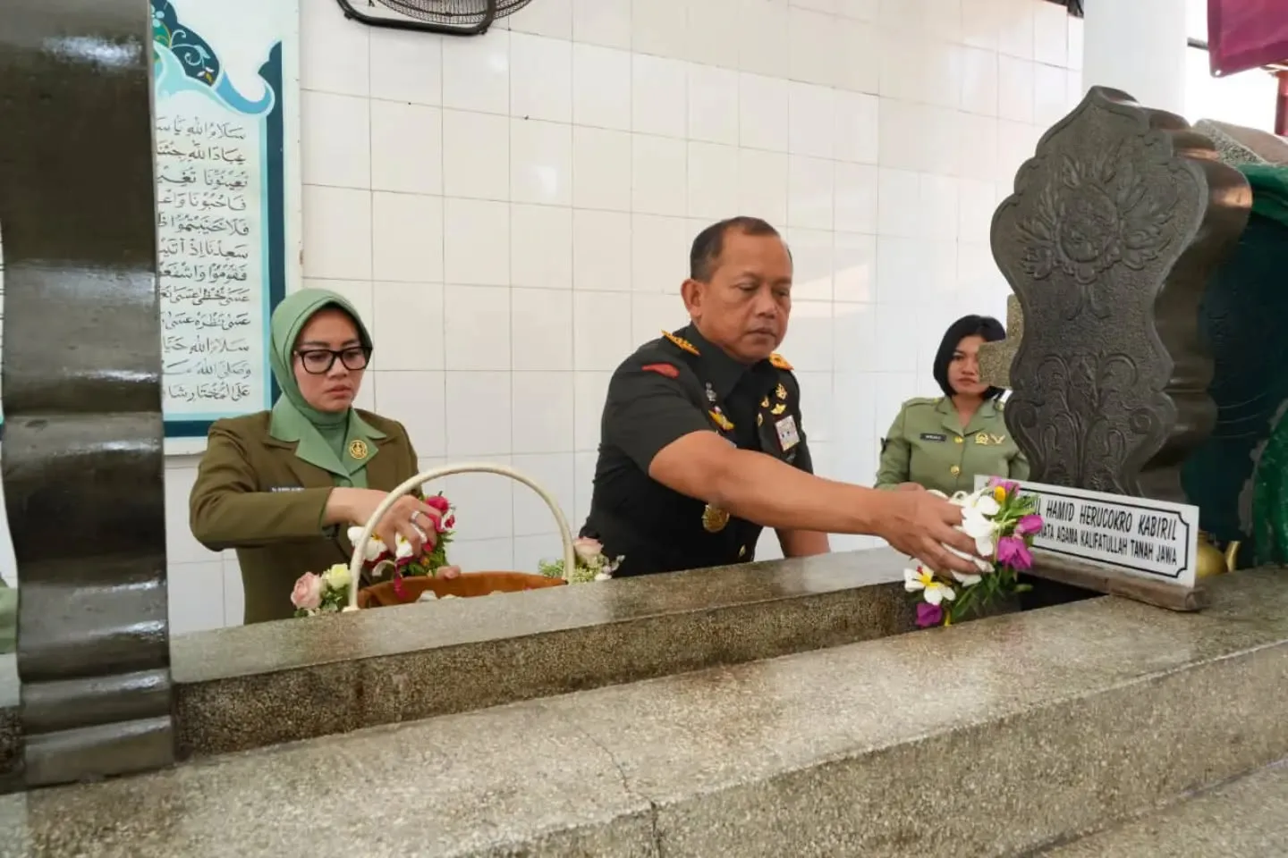 Pangdam IV/Diponegoro Ziarah ke Makam Pangeran Diponegoro di Makassar