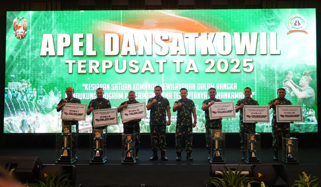 Danrem 073 Terima Penghargaan Juara 3 Karya Bakti pada Penutupan Apel Dansatkowil TNI AD