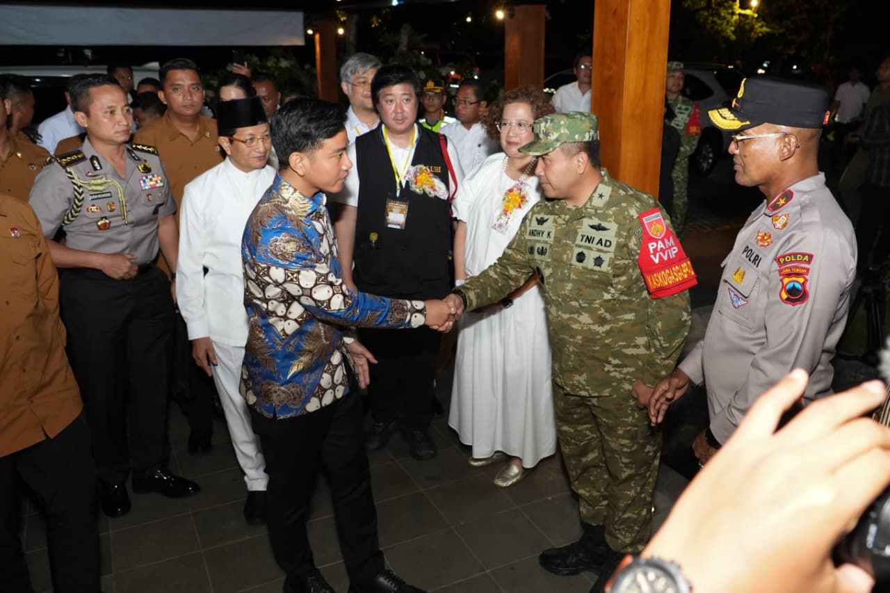 Kasdam IV/Diponegoro Hadiri Perayaan Waisak di Borobudur, TNI Hadir Menjaga Kedamaian